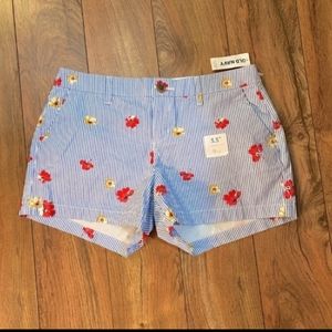 New with tags, gorgeous Old Navy shorts